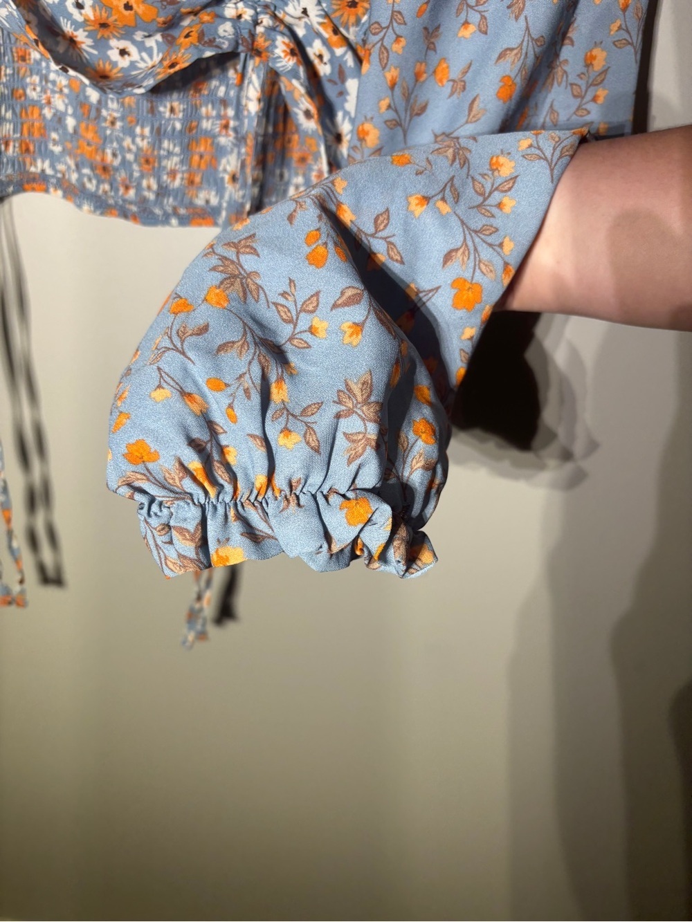Madden NYC Blue Floral Smocked Peasant Crop Top XL - Picture 4 of 6